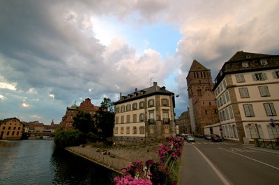 Un trou dans le ciel_4794736841_l.jpg